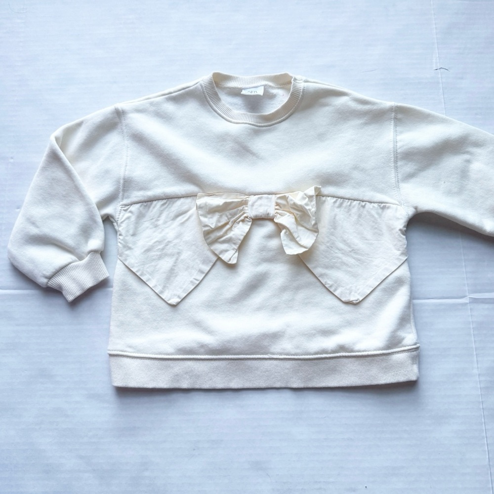 Zara Girl Bow Appliqué Sweatshirt in Cream size 6Y